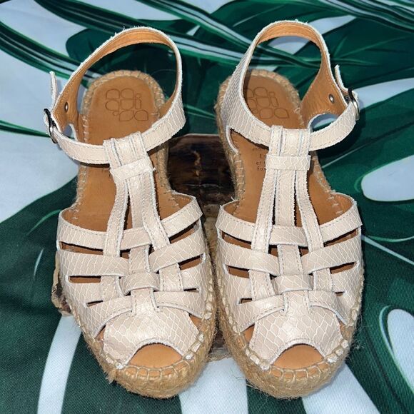 Beige Espadrilles sandals made in Spain - Picture 1 of 8